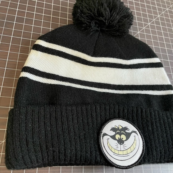 RARE Vans x Disney Alice in Wonderland Cheshire Cat Authentic Hat/Beanie - Picture 9 of 9